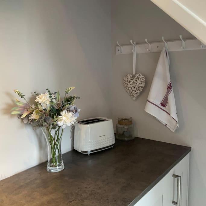 Pass The Keys Superb Space In The Idyllic Village Of Loppington Shrewsbury Exteriér fotografie